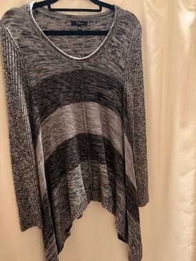 Cupio Gray Ombre Handkerchief Hem Knit Top